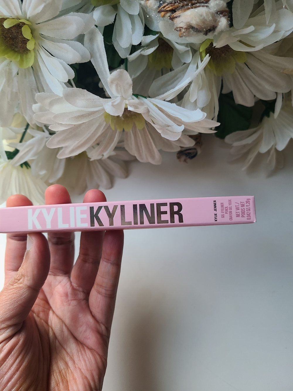 New KYLIE Kyliner Liquid Eyeliner - Gold